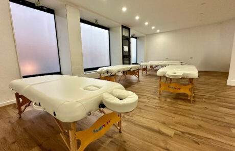 Massage Raum in Aschaffenburg mieten 1 Massage Raum in Aschaffenburg mit Massageliegen