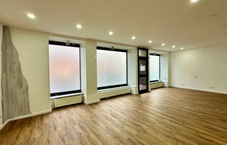 Yoga Raum in Aschaffenburg mieten Innenansicht mit verklebten Fenstern